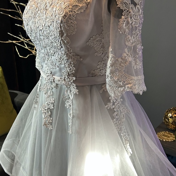 GREY LACE AND TULLE HIGH LOW WEDDING DRESS US SIZE 8 - Picture 4 of 5